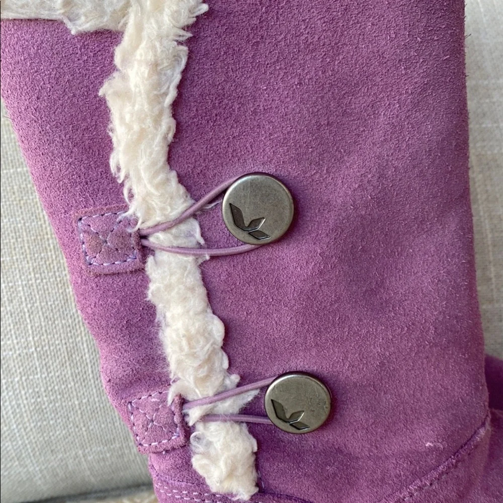 Koolaburra by Ugg Purple Suede kids Boots, so cute!
